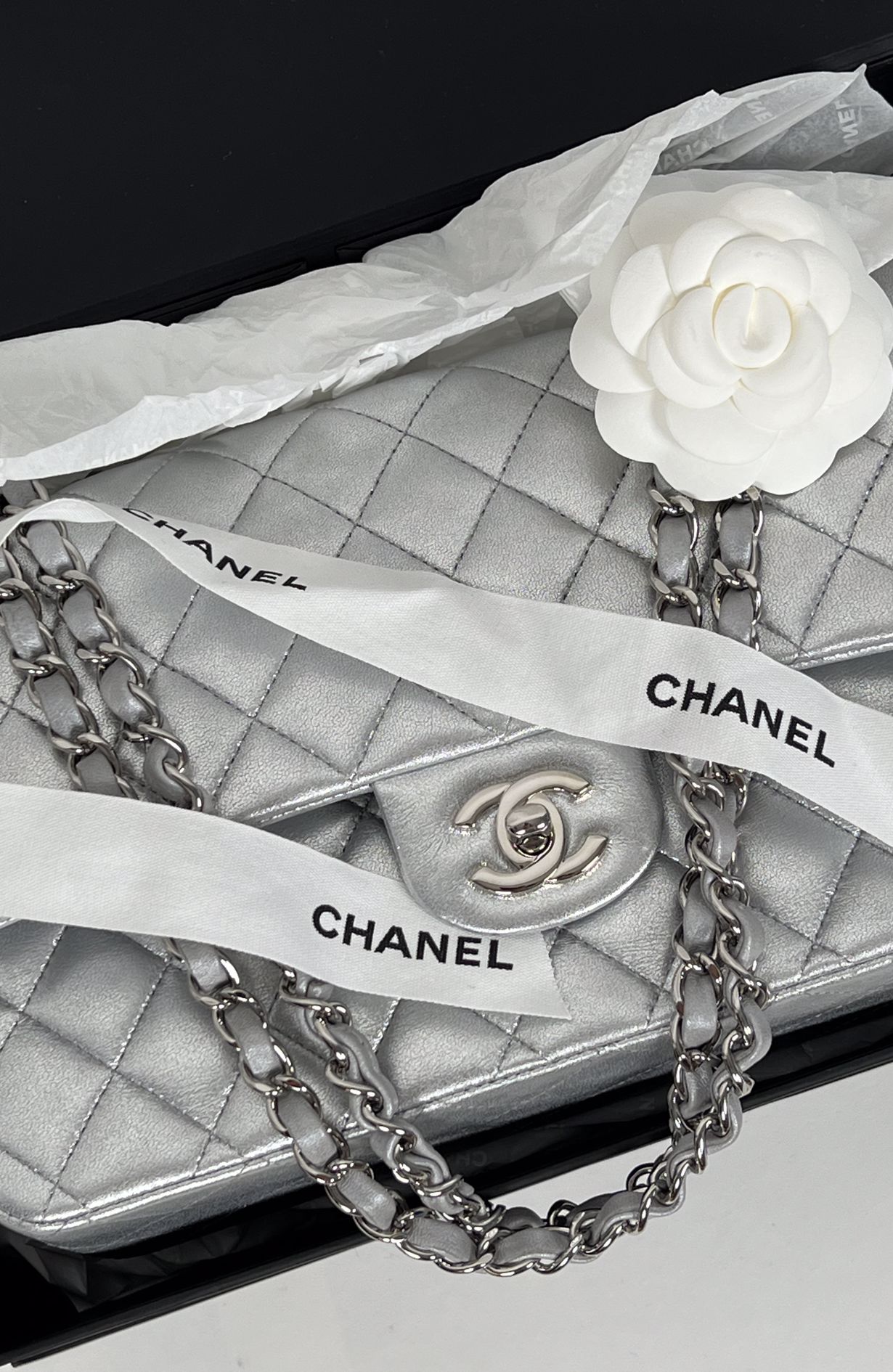 Chanel bag medium silver 