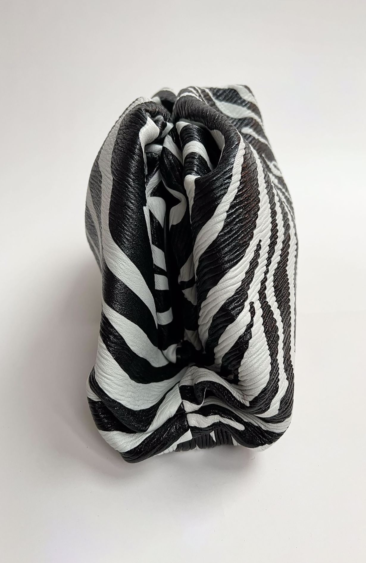 Bottega Veneta The Pouch Clutch - Zebra