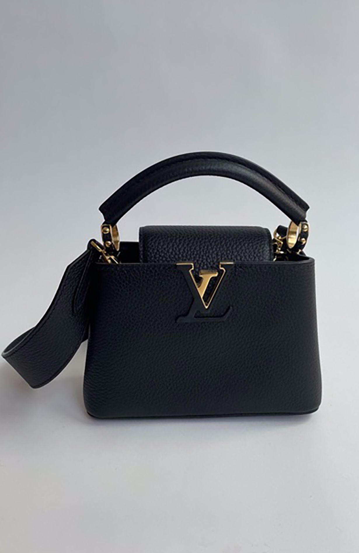 LOUIS VUITTON Capucines model. Handbag in black grained…