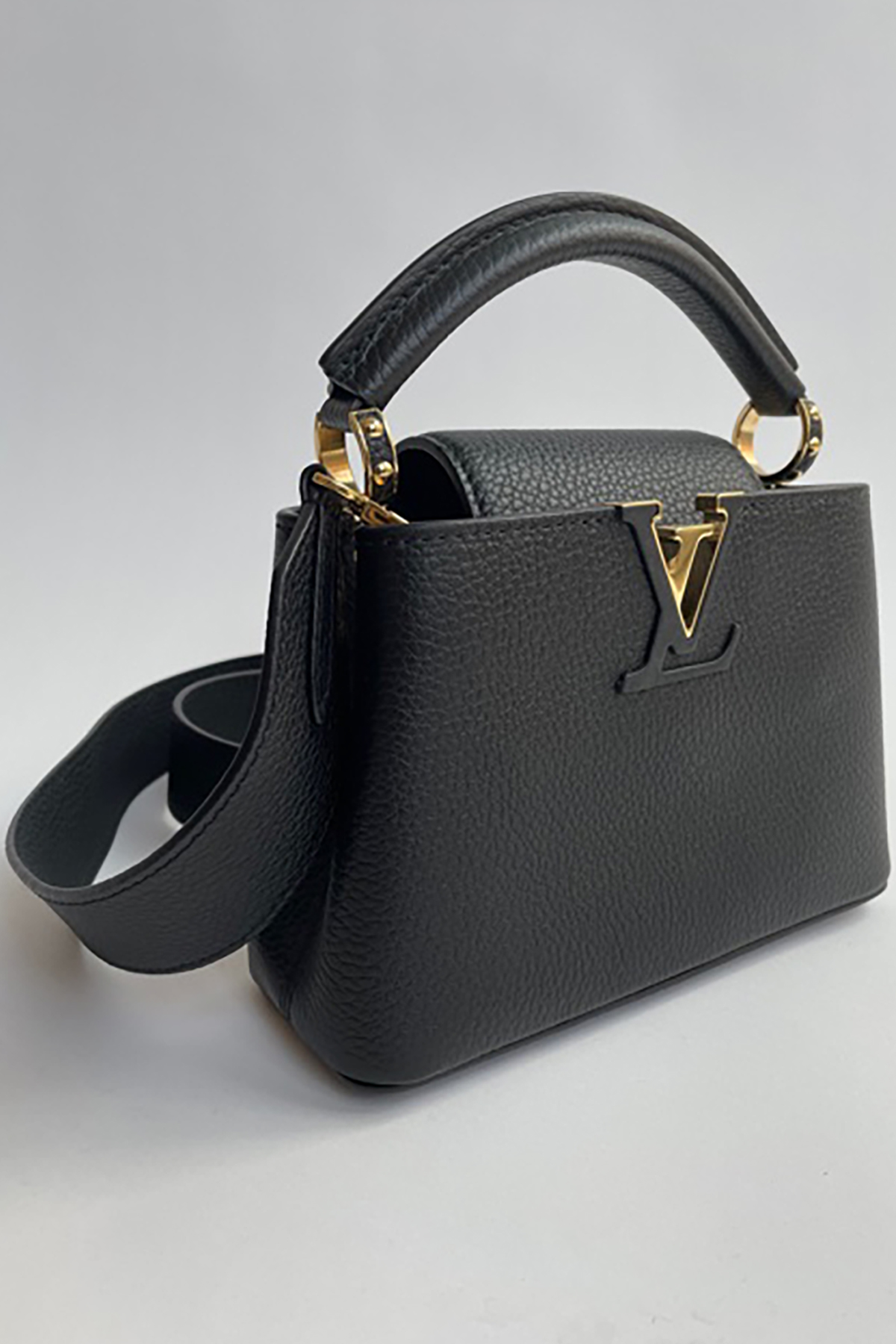 Louis Vuitton Handbag - Black 